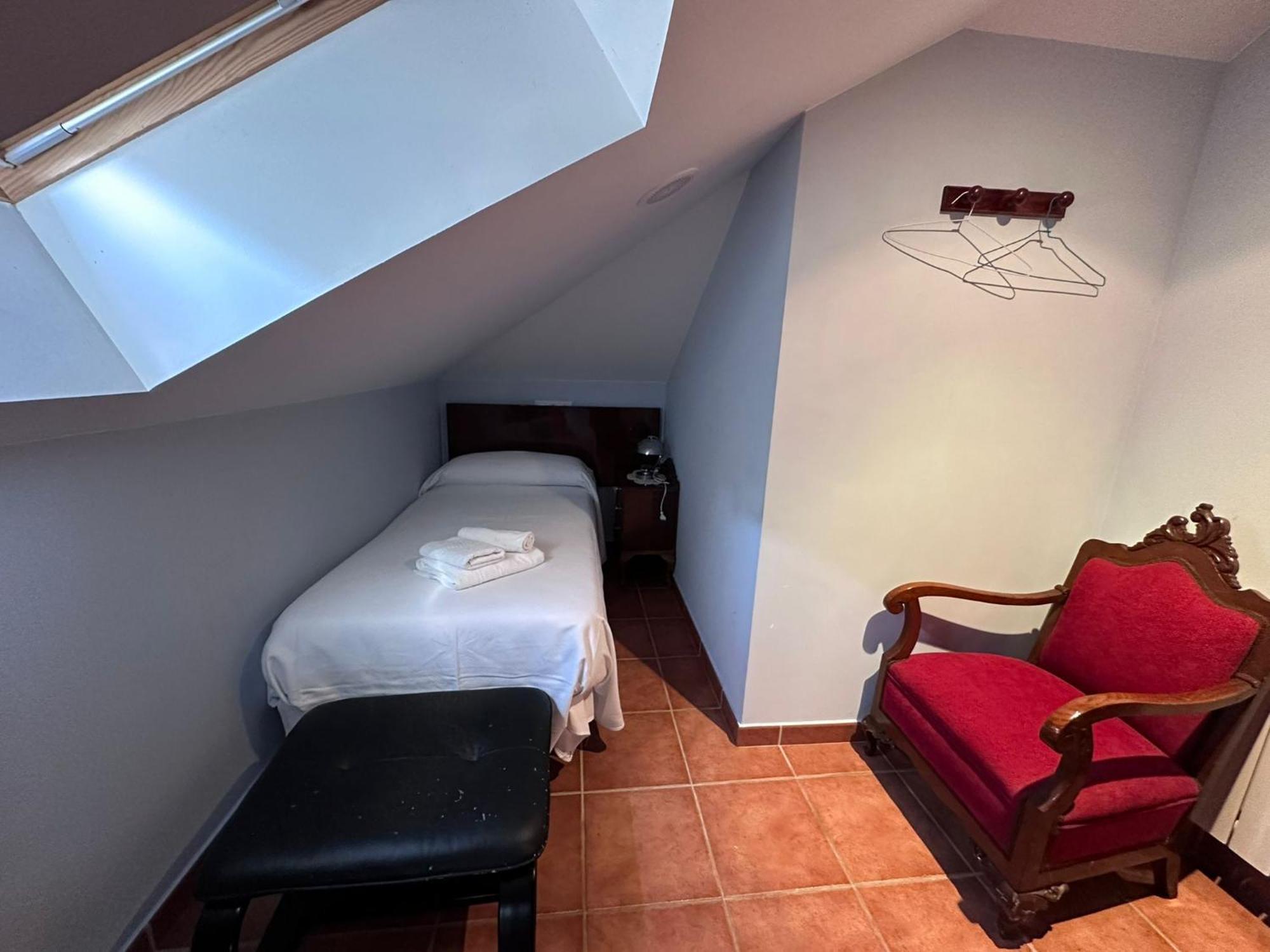Casa Alpargateiro Guest House Os Peares Bagian luar foto